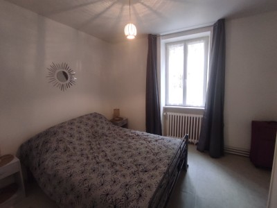 Maison de 11 pices et 6 Chambres A VENDRE - MONTREUILLON - 266.69 m2 - 185000€