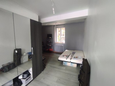 Maison de 11 pices et 6 Chambres A VENDRE - MONTREUILLON - 266.69 m2 - 185000€