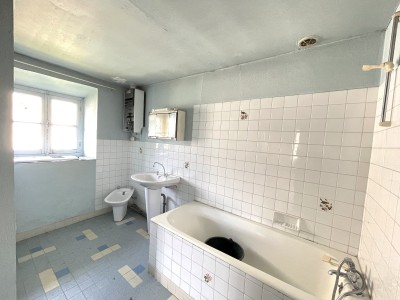 MAISON A VENDRE - MONTREUILLON - 249 m2 - 78 000 &euro;