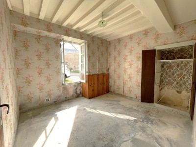 MAISON A VENDRE - MONTREUILLON - 249 m2 - 78 000 &euro;