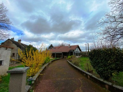 PROPRIETE DE MAISON-DEPENDANCES-TERRAIN 6928 M2 - SAXI BOURDON - 176.18 m2 - VENDU