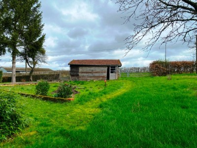 PROPRIETE DE MAISON-DEPENDANCES-TERRAIN 6928 M2 - SAXI BOURDON - 176.18 m2 - VENDU