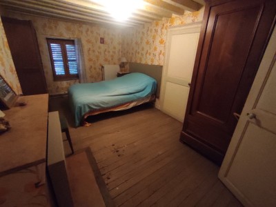 Maison 8 pices / 4 Chambres A VENDRE - ST HILAIRE EN MORVAN - 148.37 m2 - 65000€