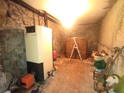 Maison 8 pièces / 4 Chambres A VENDRE - ST HILAIRE EN MORVAN - 148.37 m2 - 65 000 &euro;