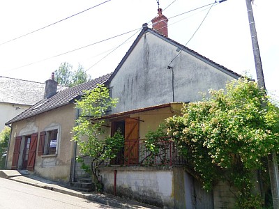 MAISON DE BOURG - GRANGE ET JARDIN A VENDRE - ST SAULGE - 67.6 m2 - 39000€
