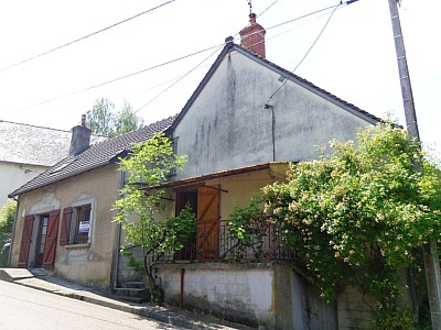 MAISON DE BOURG - GRANGE ET JARDIN A VENDRE - ST SAULGE - 67.6 m2 - 39000 €