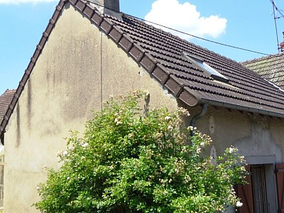 MAISON DE BOURG - GRANGE ET JARDIN A VENDRE - ST SAULGE - 67.6 m2 - 39000€