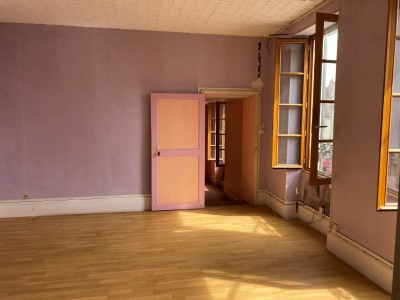 MAISON DE VILLAGE COEUR NIVERNAIS - 4 PIECES - 90 M2 - COUR - 30 000 