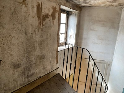 MAISON DE VILLAGE COEUR NIVERNAIS - 4 PIECES - 90 M2 - COUR - 30 000 