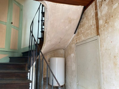 MAISON DE VILLAGE COEUR NIVERNAIS - 4 PIECES - 90 M2 - COUR - 30 000 
