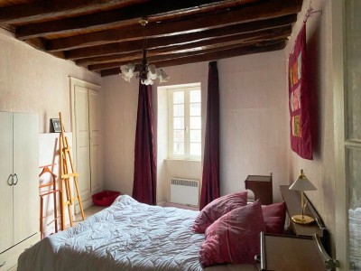 MAISON COEUR VILLAGE AVEC JARDIN A VENDRE - ST SAULGE - 151.85 m2 - 34000€
