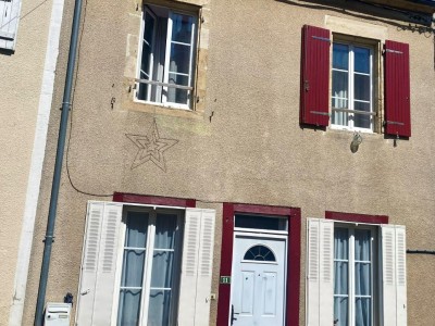 MAISON DE VILLAGE - REMISE ET JARDIN CLOS A VENDRE - ST SAULGE - 50.67 m2 - 38000€