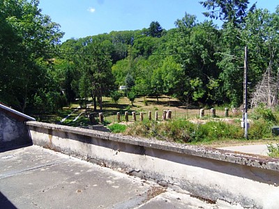 MAISON DE VILLAGE-DEPENDANCES-TERRAIN 46000 A VENDRE - ST SAULGE - 60.18 m2 - 46000€