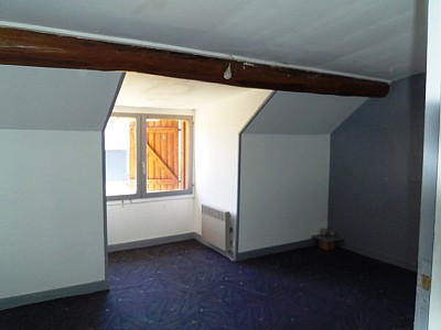 MAISON DE VILLAGE-DEPENDANCES-TERRAIN 46000 A VENDRE - ST SAULGE - 60.18 m2 - 46000€