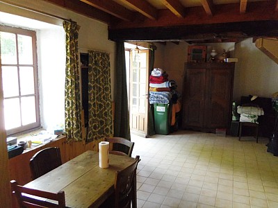 MAISON DE BOURG - GRANGE ET JARDIN A VENDRE - ST SAULGE - 67.6 m2 - 39 000 €