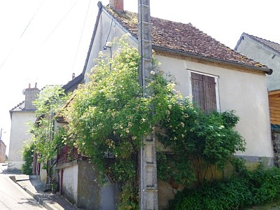 MAISON DE BOURG - GRANGE ET JARDIN A VENDRE - ST SAULGE - 67.6 m2 - 39 000 €