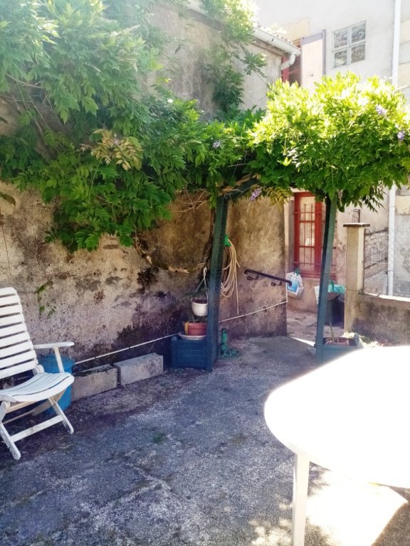 MAISON COEUR VILLAGE AVEC JARDIN - ST SAULGE - 151.85 m2 - VENDU