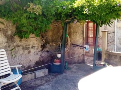 MAISON COEUR VILLAGE AVEC JARDIN A VENDRE - ST SAULGE - 151.85 m2 - 20 000 €