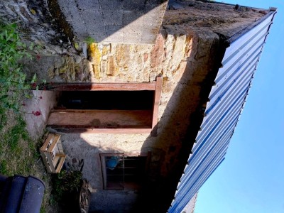 MAISON DE VILLAGE - REMISE ET JARDIN CLOS A VENDRE - ST SAULGE - 50.67 m2 - 32 000 €