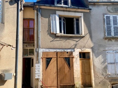 MAISON A VENDRE - ST SAULGE - 265 m2 - 18 000 €