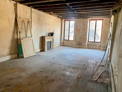 MAISON A VENDRE - ST SAULGE - 265 m2 - 18 000 €