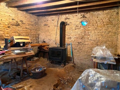 MAISON ET DEPENDANCES SUR BEAU TERRAIN A VENDRE - STE MARIE - 52 m2 - 44000€
