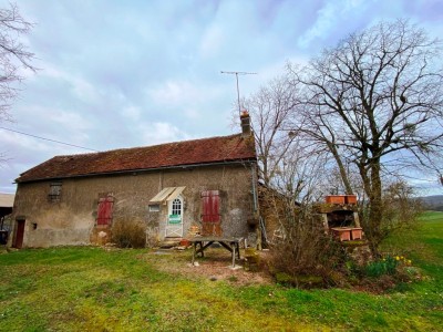 MAISON ET DEPENDANCES SUR BEAU TERRAIN A VENDRE - STE MARIE - 52 m2 - 44000€