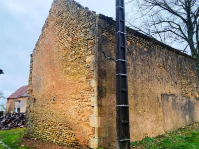 MAISON ET DEPENDANCES SUR BEAU TERRAIN A VENDRE - STE MARIE - 52 m2 - 44000€