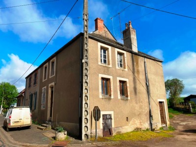 MAISON DE VILLAGE -DEPENDANCES - JARDIN 35000  A VENDRE - TAMNAY EN BAZOIS - 118.87 m2 - 35000€
