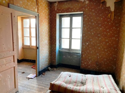 MAISON DE VILLAGE -DEPENDANCES - JARDIN 35000  A VENDRE - TAMNAY EN BAZOIS - 118.87 m2 - 35000€
