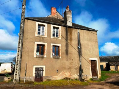 MAISON DE VILLAGE -DEPENDANCES - JARDIN 35000  A VENDRE - TAMNAY EN BAZOIS - 118.87 m2 - 35000€