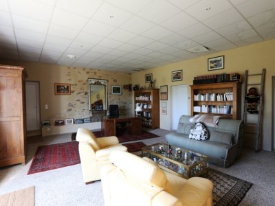 PROPRIETE DE CHARME - BELLES PRESTATIONS A VENDRE - ST SAULGE - 219.06 m2 - 486000€