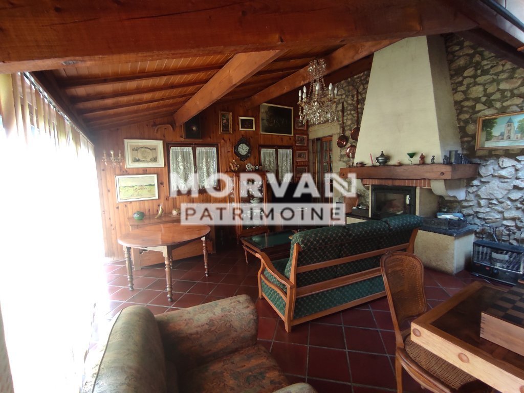 Fermette de 7 pièces / 3 chambres A VENDRE - ST LEGER DE FOUGERET - 198.53 m2 - 120 000 &euro;