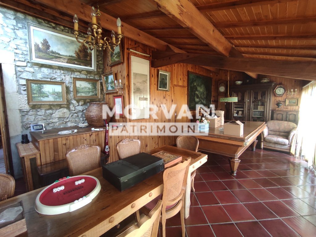 Fermette de 7 pièces / 3 chambres A VENDRE - ST LEGER DE FOUGERET - 198.53 m2 - 120 000 &euro;