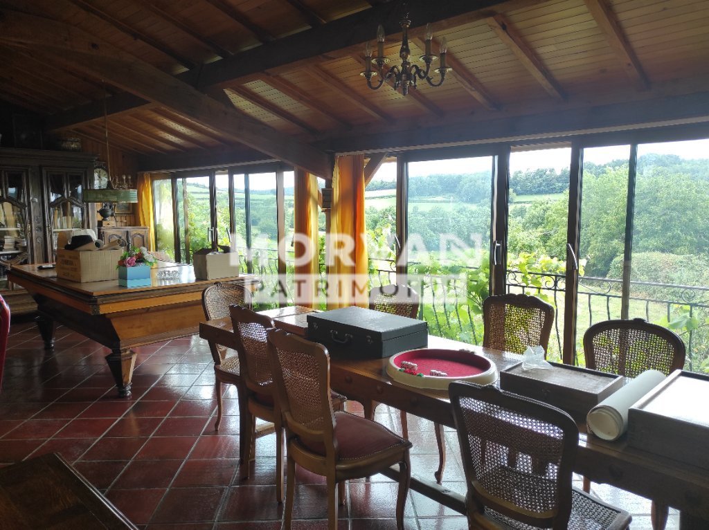 Fermette de 7 pièces / 3 chambres A VENDRE - ST LEGER DE FOUGERET - 198.53 m2 - 120 000 &euro;