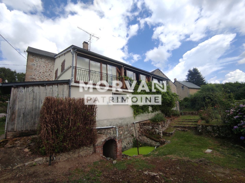 Fermette de 7 pièces / 3 chambres A VENDRE - ST LEGER DE FOUGERET - 198.53 m2 - 120 000 &euro;