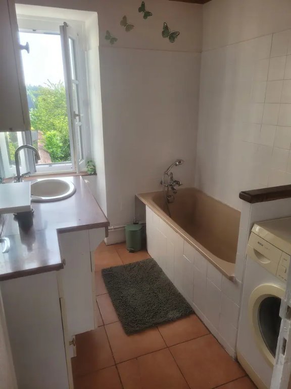 IMMEUBLE DE RAPPORT A VENDRE - CHATEAU CHINON VILLE - 200 m2 - 92�000�&euro;