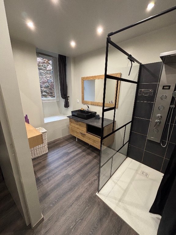 IMMEUBLE DE RAPPORT A VENDRE - CHATEAU CHINON VILLE - 239.2 m2 - 178�000�&euro;