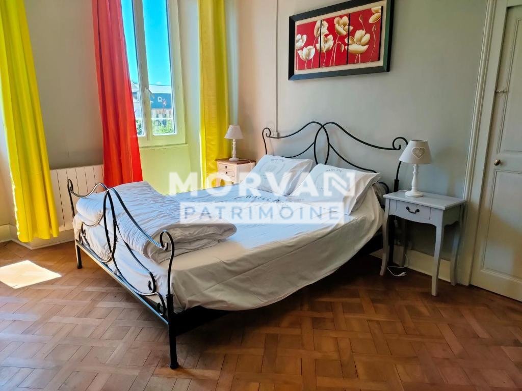 IMMEUBLE DE RAPPORT A VENDRE - CHATEAU CHINON VILLE - 239.2 m2 - 178�000�&euro;