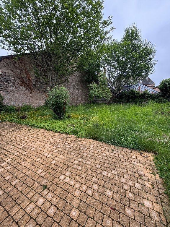 IMMEUBLE DE RAPPORT A VENDRE - CHATEAU CHINON VILLE - 239.2 m2 - 178�000�&euro;