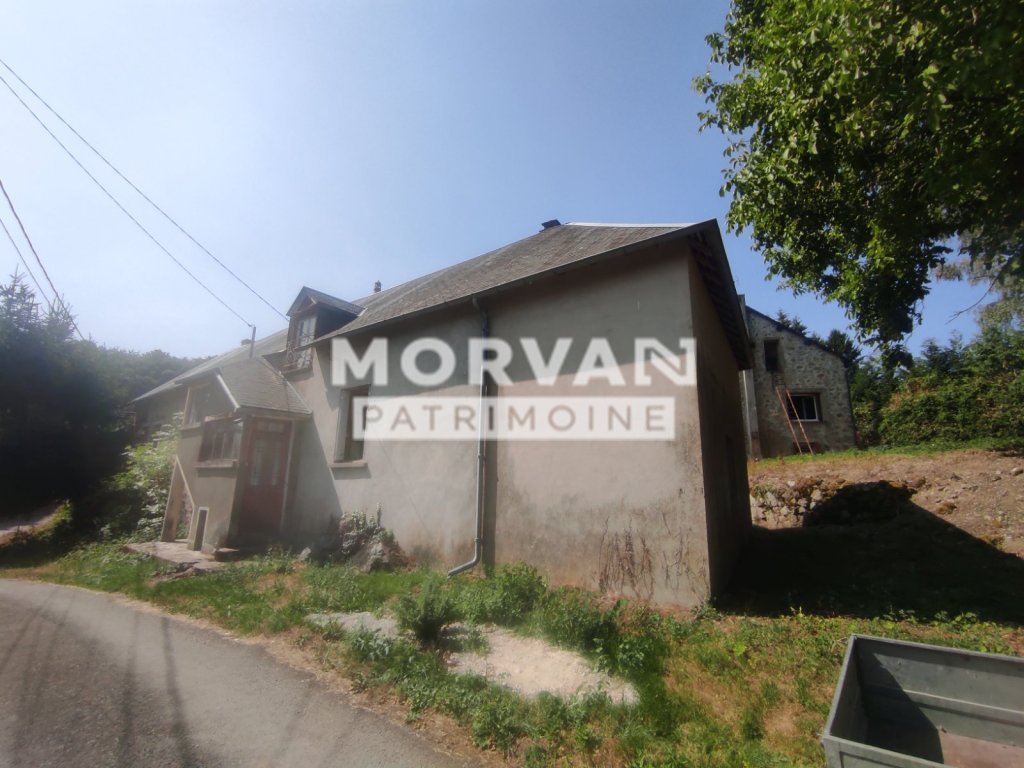 Ensemble de trois maisons A VENDRE - ARLEUF - 144.34 m2 - 34 000 &euro;