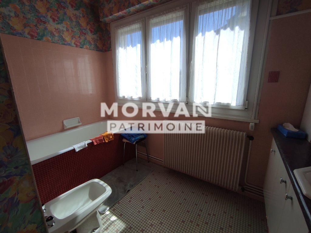 MAISON A VENDRE - CHATEAU CHINON VILLE - 137.69 m2 - 65�000�&euro;