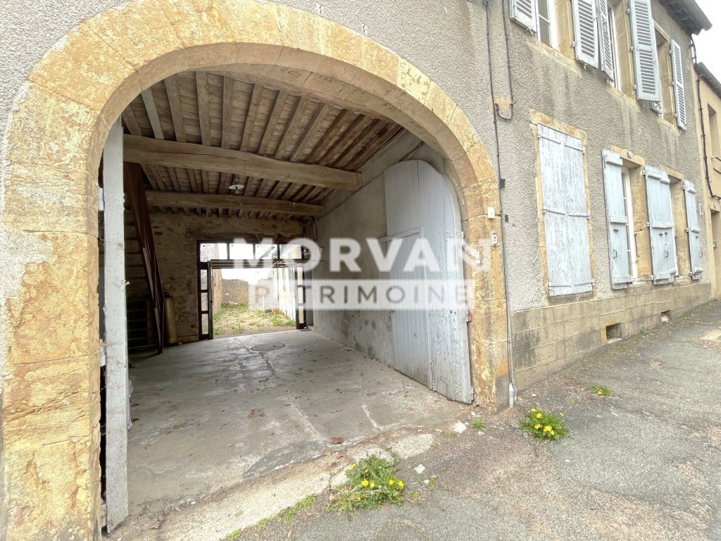 MAISON A VENDRE - CHATEAU CHINON VILLE - 190 m2 - 88 000 &euro;