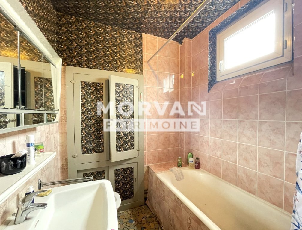 MAISON A VENDRE - CHATEAU CHINON VILLE - 190 m2 - 88 000 &euro;