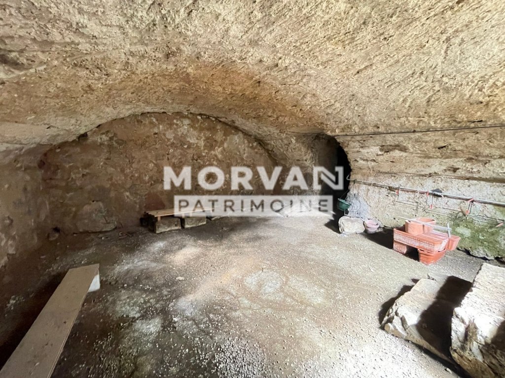 MAISON A VENDRE - CHATEAU CHINON VILLE - 190 m2 - 88 000 &euro;