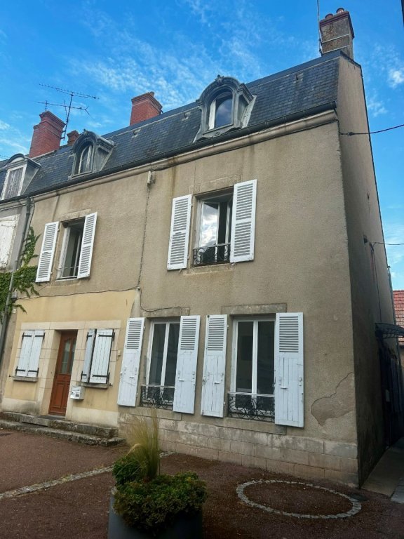 MAISON A VENDRE - CHATILLON EN BAZOIS - 180.38 m2 - 82 000 &euro;