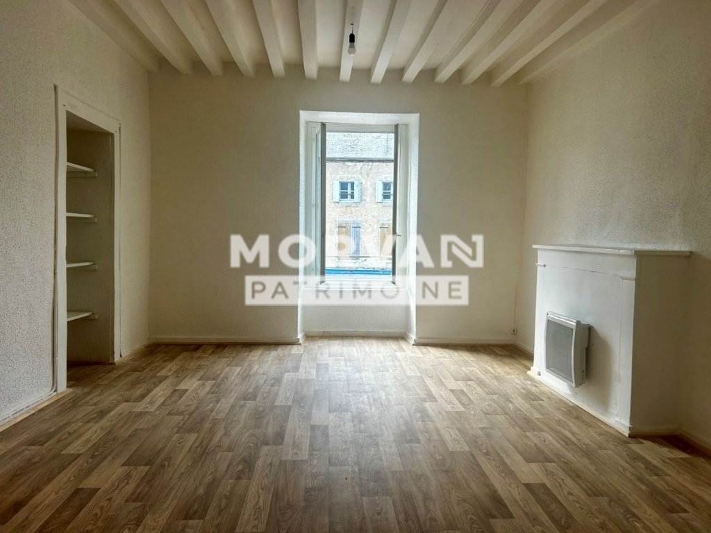 MAISON A VENDRE - CHATILLON EN BAZOIS - 180.38 m2 - 82 000 &euro;