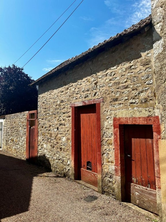 MAISON A VENDRE - CHATILLON EN BAZOIS - 114.95 m2 - 68 000 &euro;