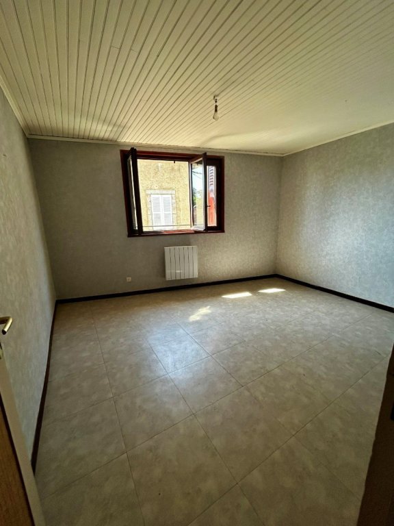 MAISON A VENDRE - CHATILLON EN BAZOIS - 114.95 m2 - 68 000 &euro;