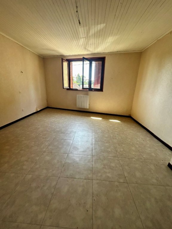 MAISON A VENDRE - CHATILLON EN BAZOIS - 114.95 m2 - 68 000 &euro;
